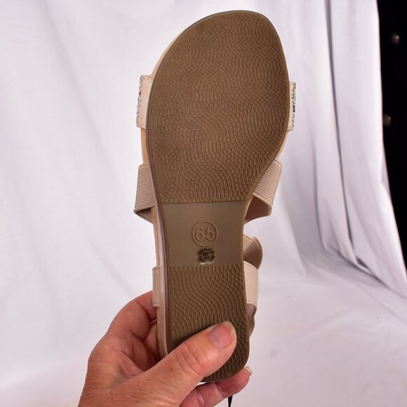 St. John's Bay Women's Tan Sandals Strappy Open Toe Size 6.5 - Picture 10 of 10